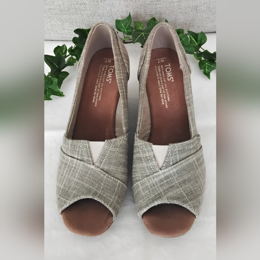 TOMS Women's Tan Peep Toe Wedge Heels